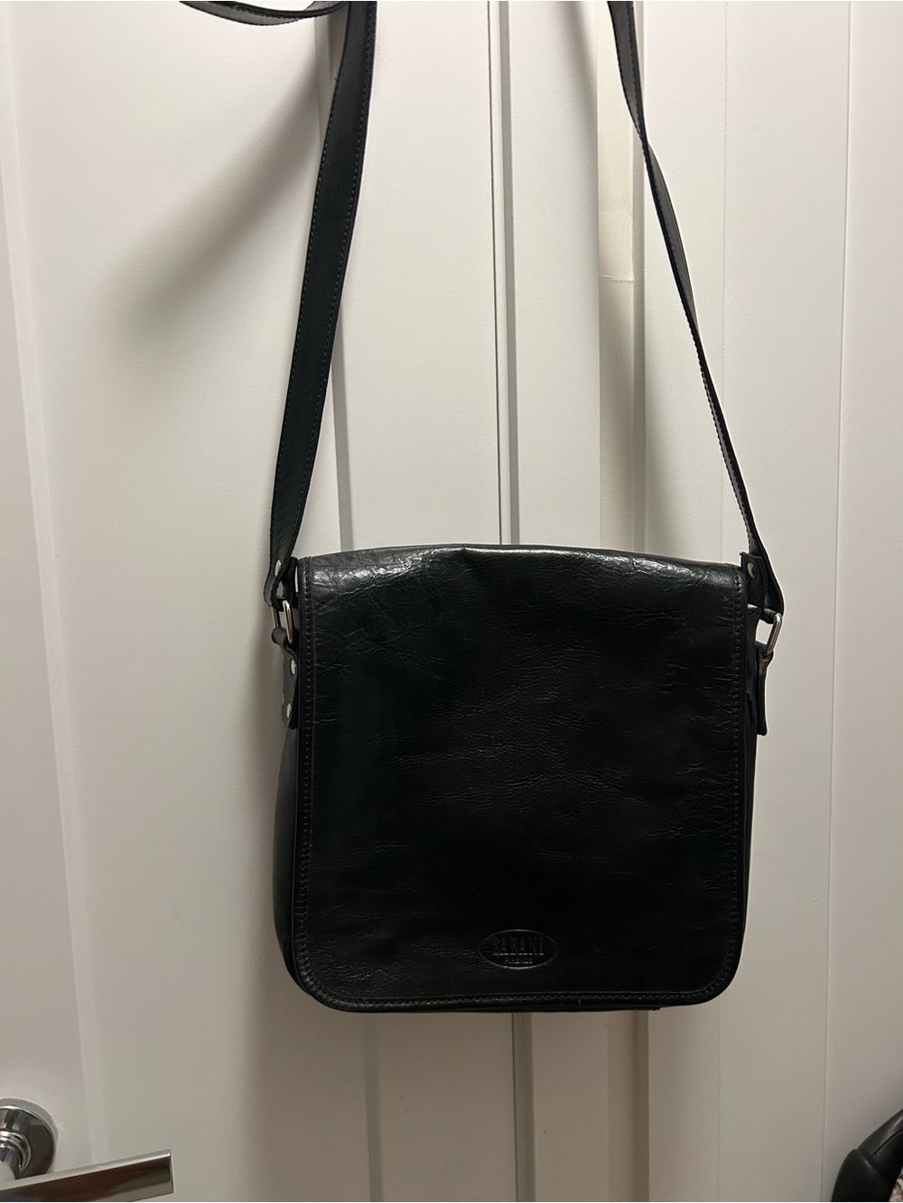 Classic Black Leather Messenger Bag with Adjustable Strap